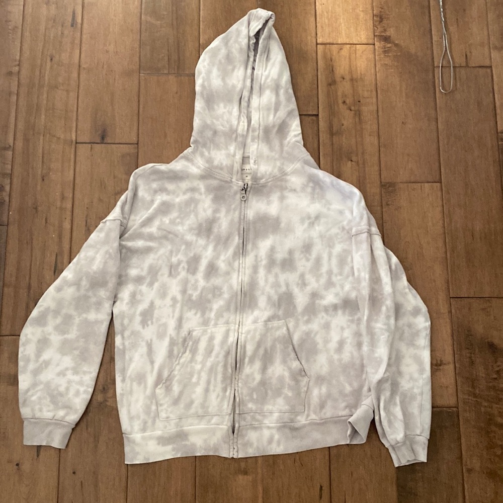 aeropostale grey/white zip up (size M)